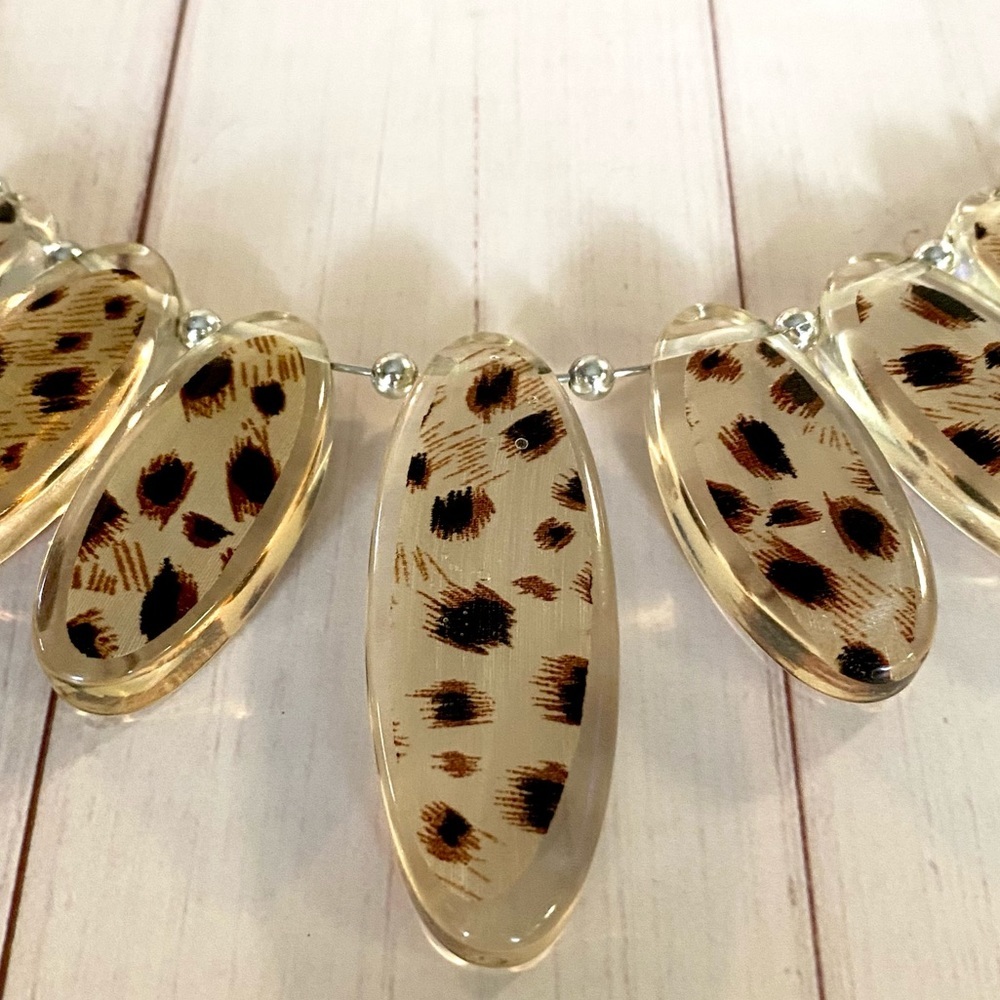 Leopard Designed chocker - Picture 6 of 7